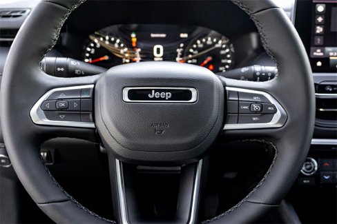 New 2026 Jeep Compass Latitude image 13