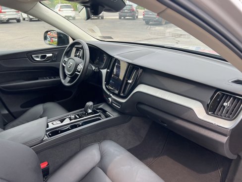 Certified 2025 Volvo XC60 B5 Plus image 34