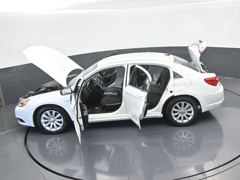 Used 2013 Chrysler 200 Touring image 59