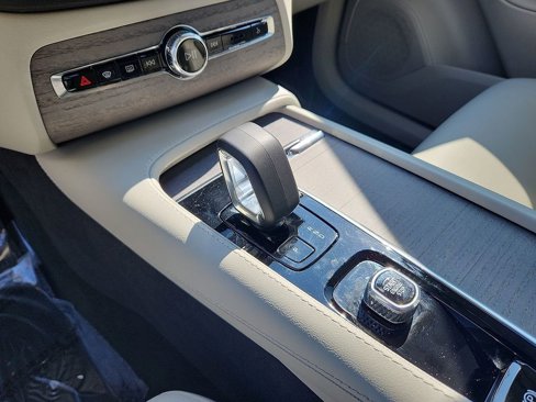 Certified 2024 Volvo XC90 B6 Plus w/ Protection Package Premier image 14