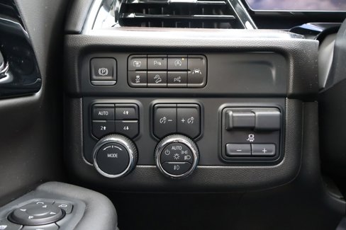 Used 2025 Chevrolet Tahoe Z71 w/ Comfort Package image 23