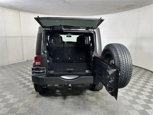Used 2017 Jeep Wrangler Unlimited Sahara w/ Connectivity Group image 27