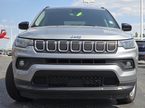 Used 2022 Jeep Compass Latitude image 10