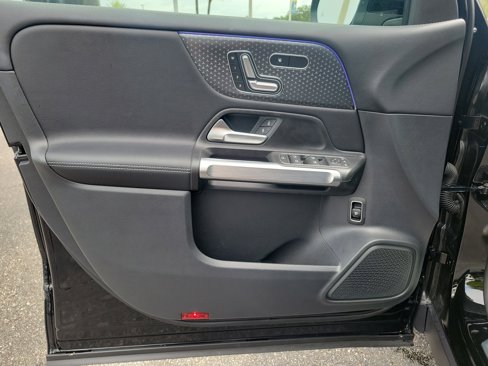 Certified 2025 Mercedes-Benz GLB 250 image 17