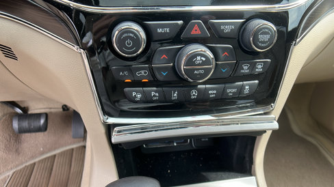 Used 2021 Jeep Grand Cherokee Overland image 32
