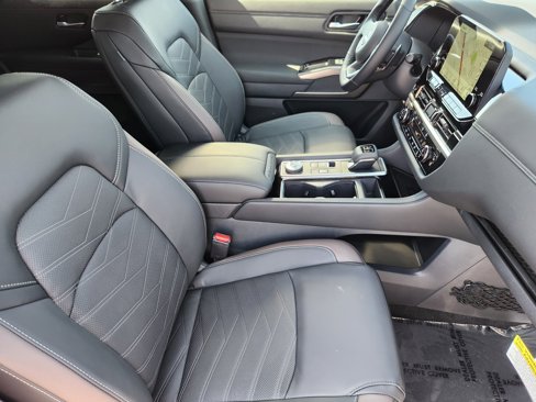 New 2025 Nissan Pathfinder Platinum w/ Cargo Package image 15