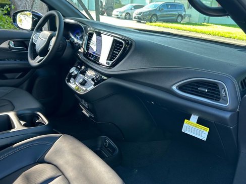 New 2025 Chrysler Pacifica Select image 26