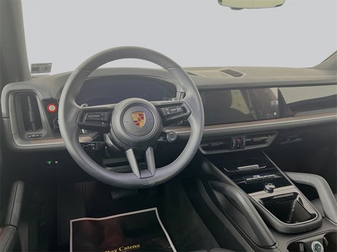Used 2025 Porsche Cayenne image 25