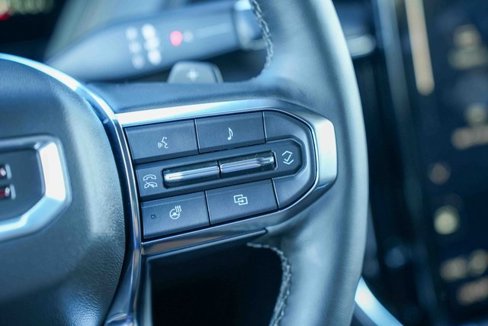 Used 2025 GMC Yukon Elevation image 50