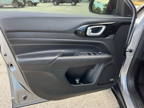 Used 2022 Jeep Compass Altitude w/ Sun and Sound Group image 13