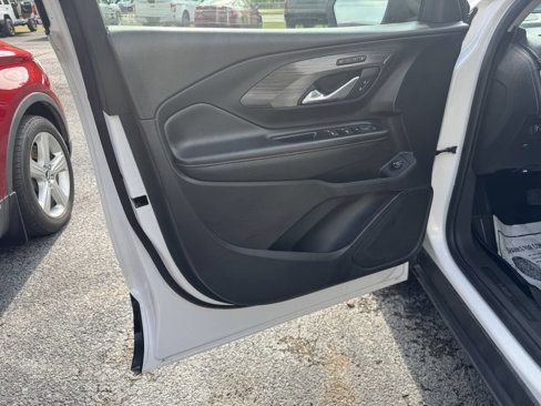 Used 2021 GMC Terrain SLT w/ Elevation Edition image 11