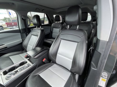 Used 2023 Ford Explorer XLT w/ Equipment Group 202A image 18