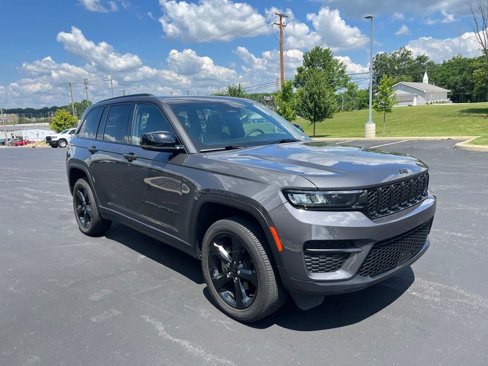 Used 2023 Jeep Grand Cherokee Altitude image 7