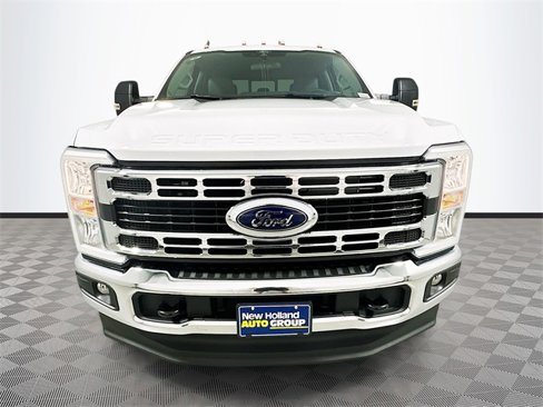 New 2026 Ford F350 4x4 Crew Cab DRW Super Duty image 2