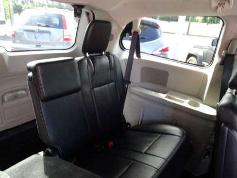 Used 2016 Chrysler Town & Country Touring image 15