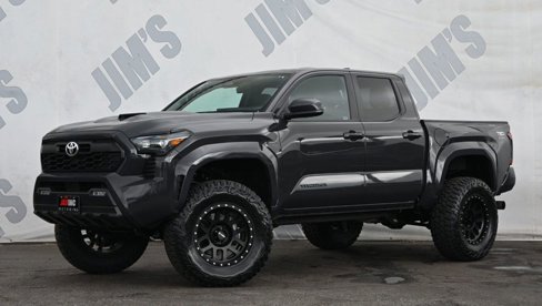 Used 2024 Toyota Tacoma TRD Off-Road image 1