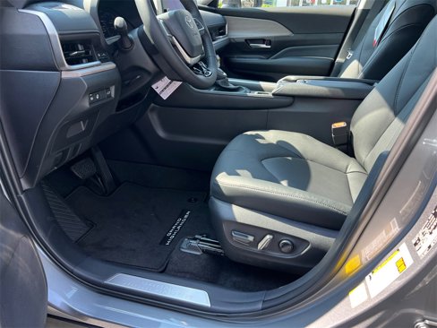 New 2026 Toyota Grand Highlander FWD image 9