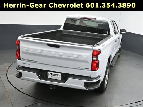 Used 2023 Chevrolet Silverado 1500 Custom image 35