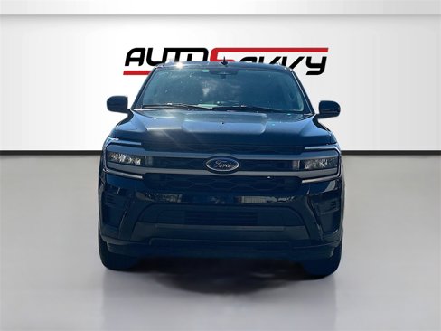Used 2024 Ford Expedition Max XLT image 2