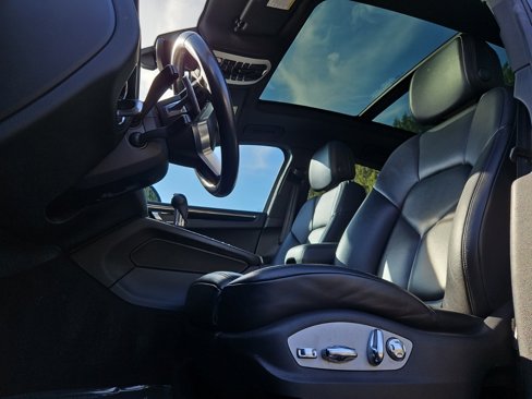 Used 2018 Porsche Macan S image 24