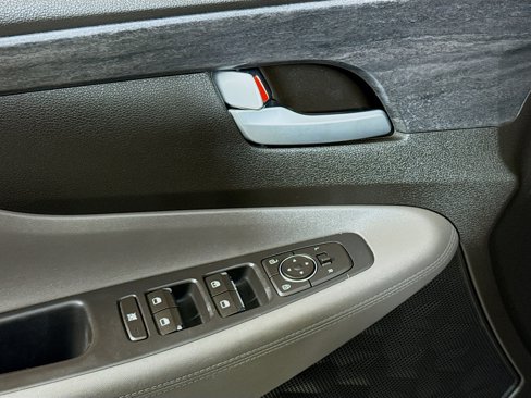 Used 2020 Hyundai Santa Fe SE image 22