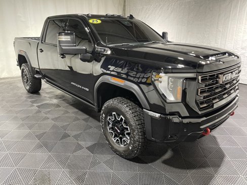 Used 2025 GMC Sierra 2500 AT4X image 3