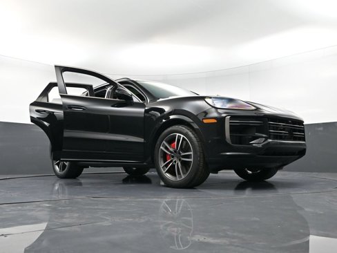 New 2025 Porsche Cayenne Turbo image 39