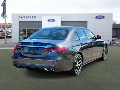 Used 2022 Mercedes-Benz E 350 4MATIC Sedan image 5