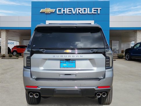 New 2025 Chevrolet Suburban Premier image 4