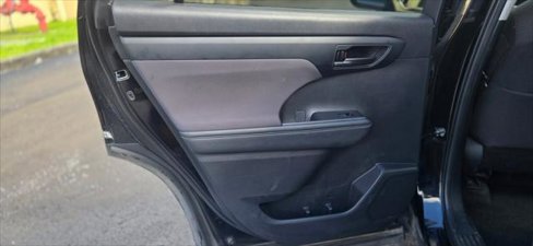 Used 2024 Toyota Highlander LE image 17