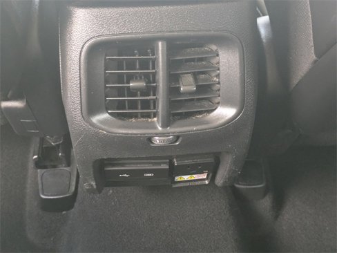 Used 2020 Jeep Cherokee Latitude Plus image 16