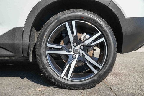 Used 2022 Volvo XC40 T5 R-Design image 10
