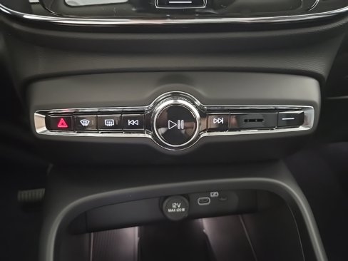 New 2026 Volvo XC40 B5 Plus w/ Protection Package Premier image 16