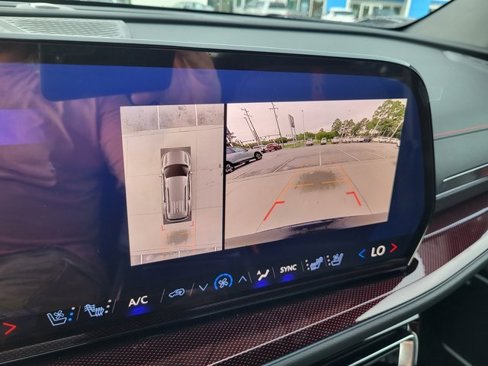 New 2025 Chevrolet Traverse RS image 19