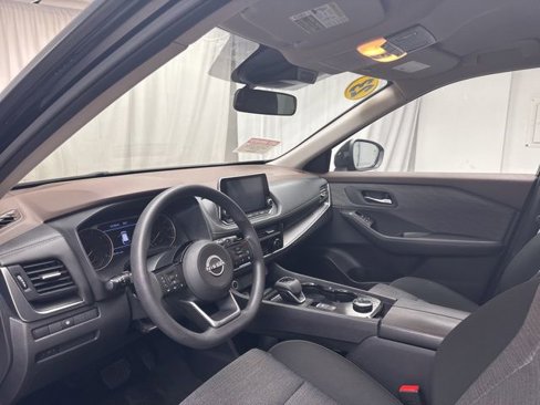 Used 2023 Nissan Rogue SV image 9