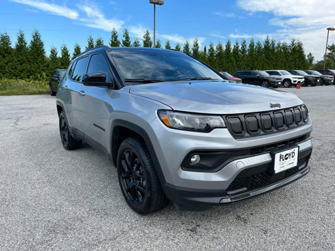 Used 2022 Jeep Compass Altitude w/ Sun and Sound Group image 2