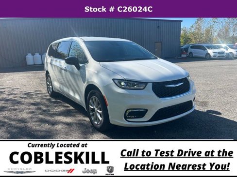 New 2026 Chrysler Pacifica Select image 2