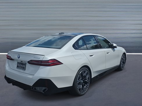 New 2026 BMW 550e xDrive w/ Executive Package image 3