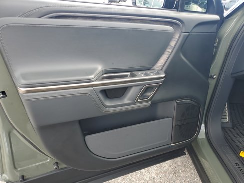 Used 2022 Rivian R1T Launch Edition image 12
