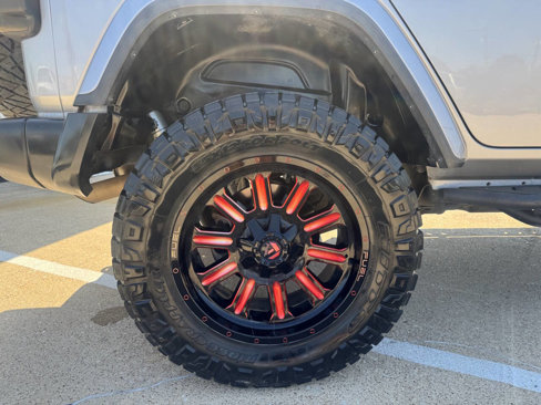 Used 2018 Jeep Wrangler Unlimited Sahara w/ Cold Weather Group image 15