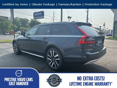 Used 2025 Volvo V90 B6 Cross Country Plus w/ Climate Package image 5