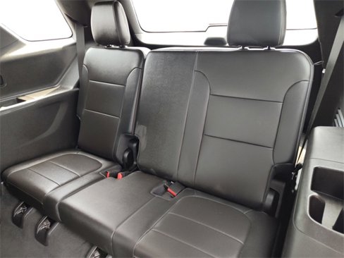 Used 2023 Chevrolet Traverse Premier w/ Redline Edition image 17