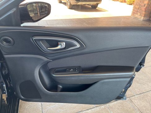 Used 2015 Chrysler 200 Limited w/ Convenience Group image 17