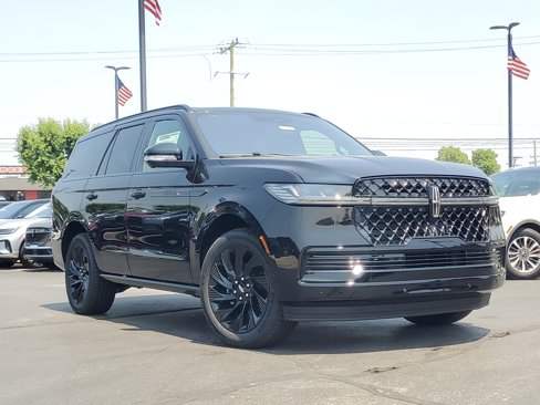 New 2025 Lincoln Navigator Reserve w/ Jet Appearance Package image 1