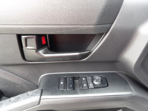 Used 2024 Toyota Tacoma SR image 15
