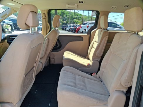 Used 2016 Dodge Grand Caravan SXT image 13