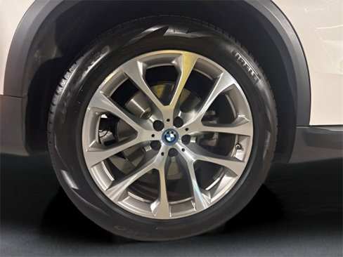 Used 2023 BMW X5 xDrive45e image 16