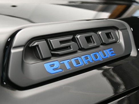 New 2025 RAM 1500 4x4 Crew Cab image 41