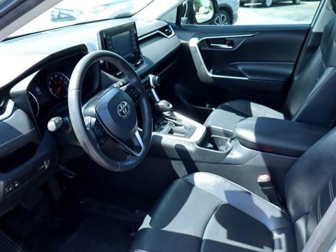 Used 2020 Toyota RAV4 XLE Premium image 10
