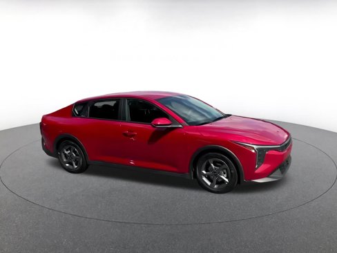 Used 2025 Kia K4 LXS image 2